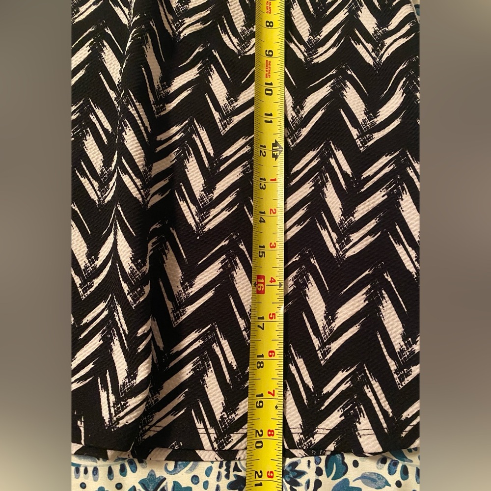 Joe Benbasset Cute Black and White Chevron Skirt, Size Medium - Picture 6 of 7